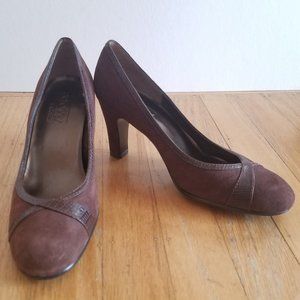Aerology ("Poppy") Brown Suede Pump